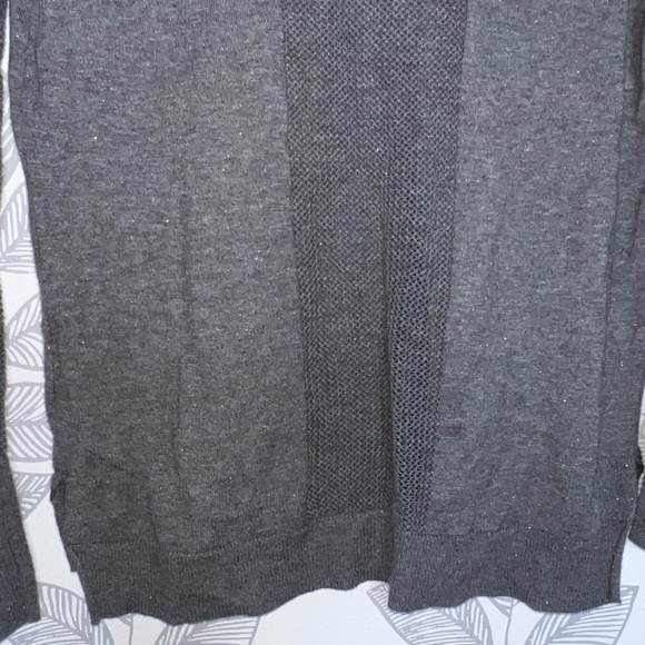 Rock & Republic Metallic Textured Top M Grey Glitter Light Sweater Neutral Boho - Picture 11 of 12